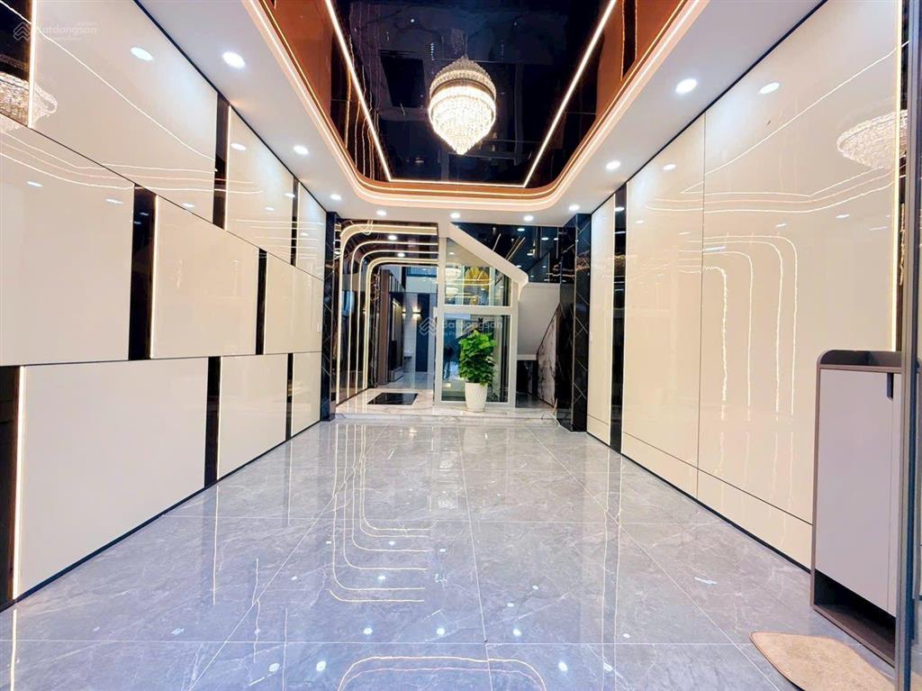 Siêu phẩm 4 tầng có thang máy. hẻm rộng 12m khu vip 1/ thạnh lộc 29. ngay ngã tư ga