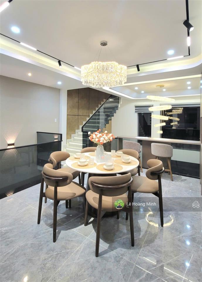 Siêu phẩm 4 tầng ngang 5,5m hẻm 7m 1/ thạnh lộc 19. ngay ngã tư ga