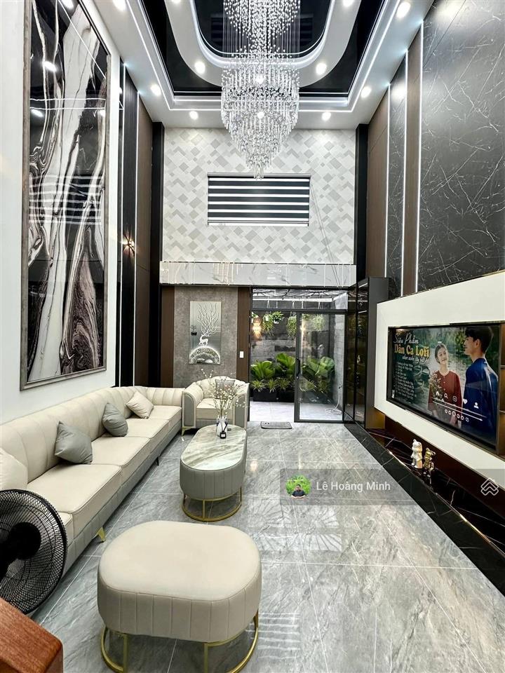 Siêu phẩm 4 tầng có thang máy đường nguyễn văn quá. ngay ngã tư quang trung