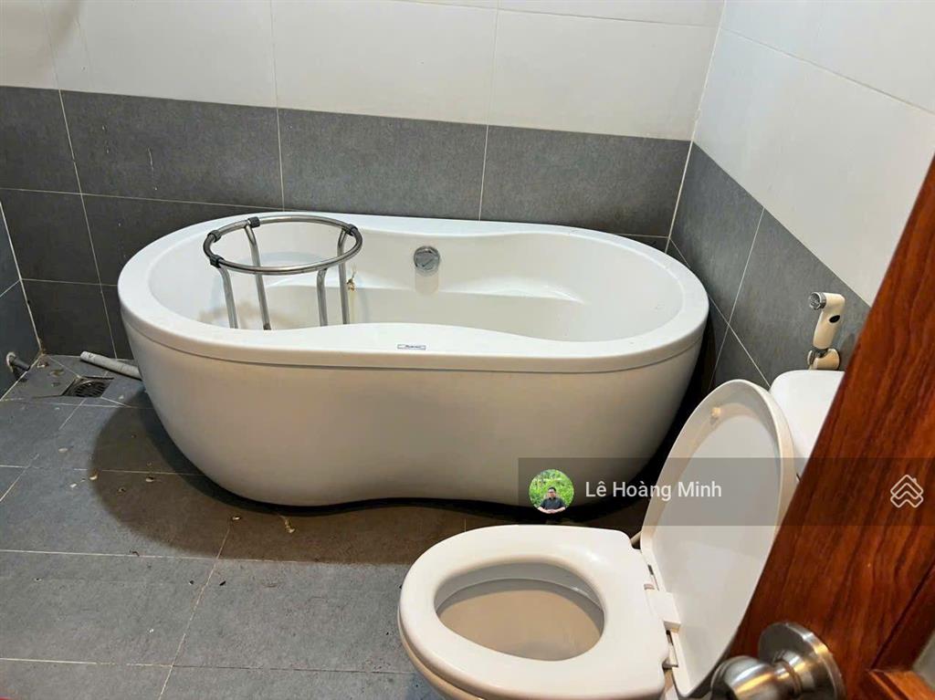 Nhà phố 4m x 25m. xây 5 tầng có thang máy mặt tiền đường song hành