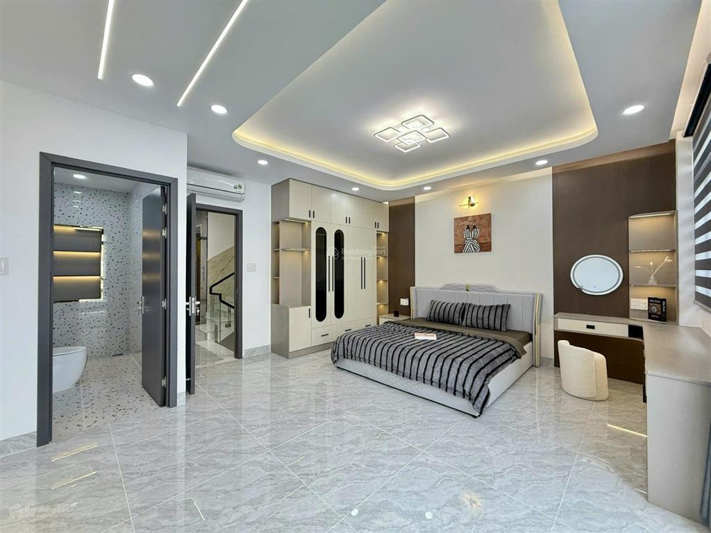 Siêu phẩm 5,5m x 18m. 5 tầng có thang máy hẻm nhựa 8m đường tân chánh hiệp 18, ngay đh gtvt 3