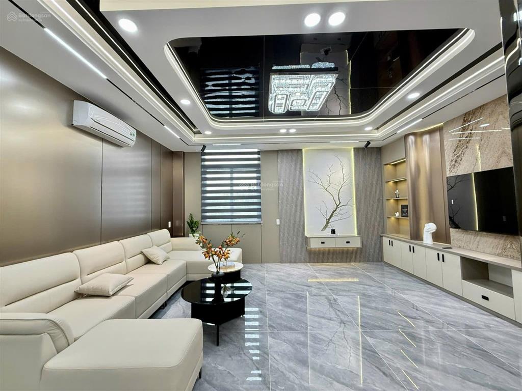 Siêu phẩm 5,5m x 18m. 5 tầng có thang máy hẻm nhựa 8m đường tân chánh hiệp 18, ngay đh gtvt 3