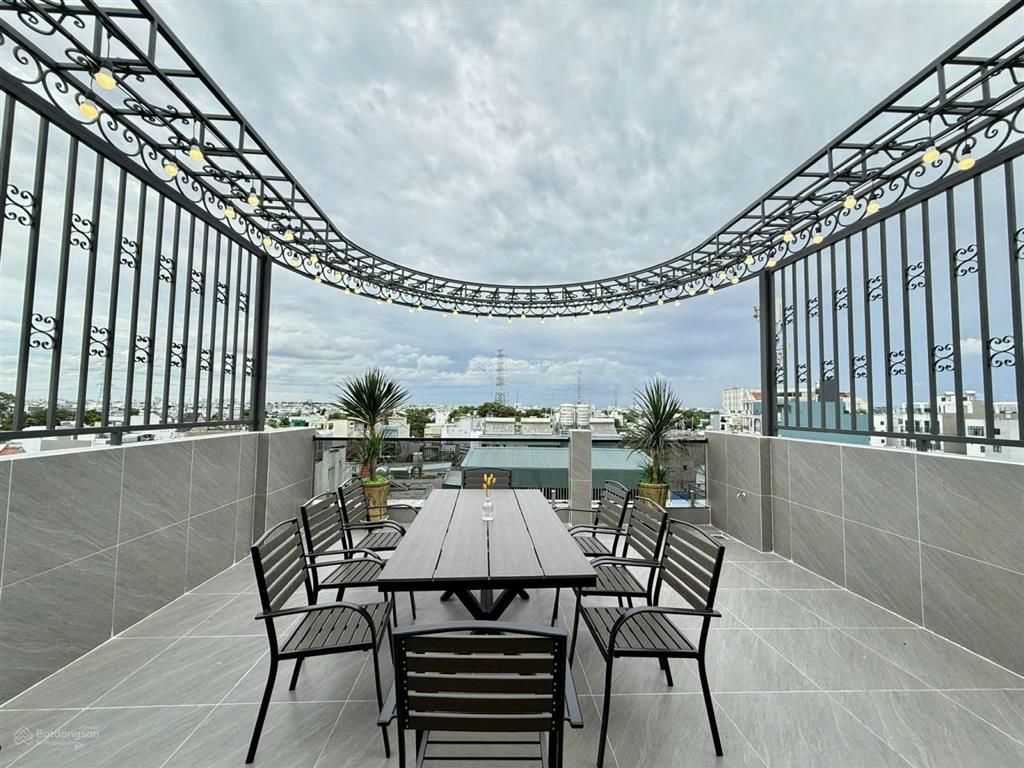 Siêu phẩm 5,5m x 18m. 5 tầng có thang máy hẻm nhựa 8m đường tân chánh hiệp 18, ngay đh gtvt 3
