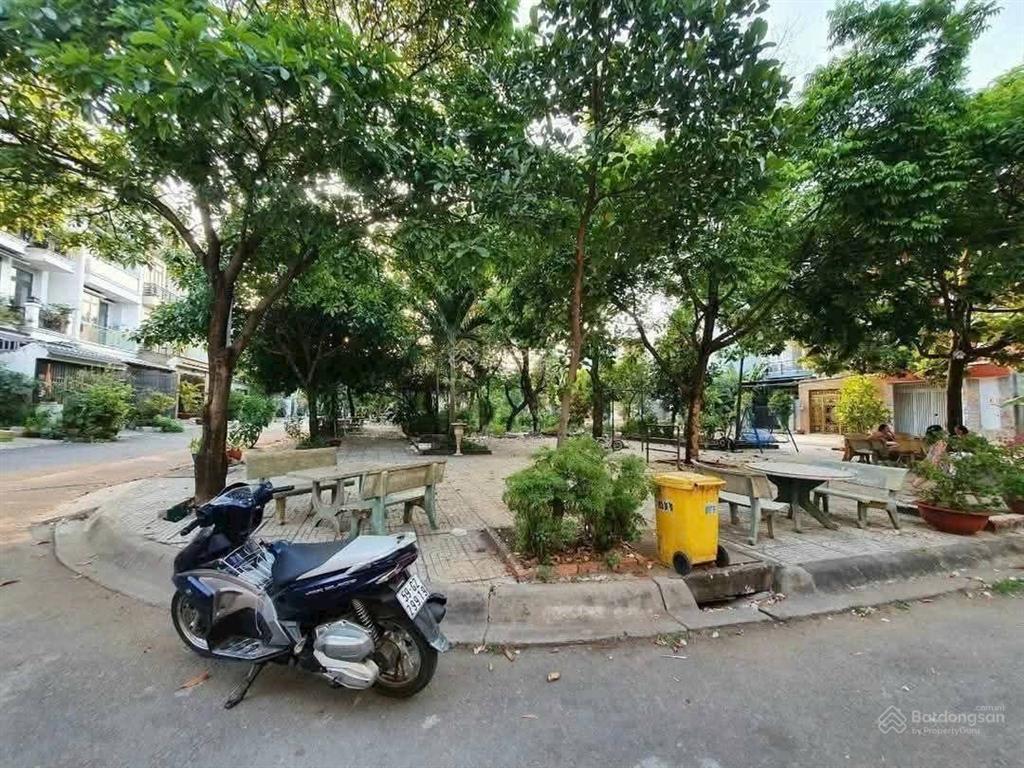 Biệt thự mini 7m x 25m. 4 tầng view công viên kdc vip lê thị riêng. ngay ubnd quận 12