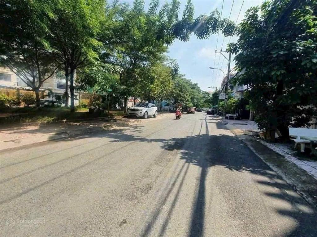 Biệt thự mini 7m x 25m. 4 tầng view công viên kdc vip lê thị riêng. ngay ubnd quận 12