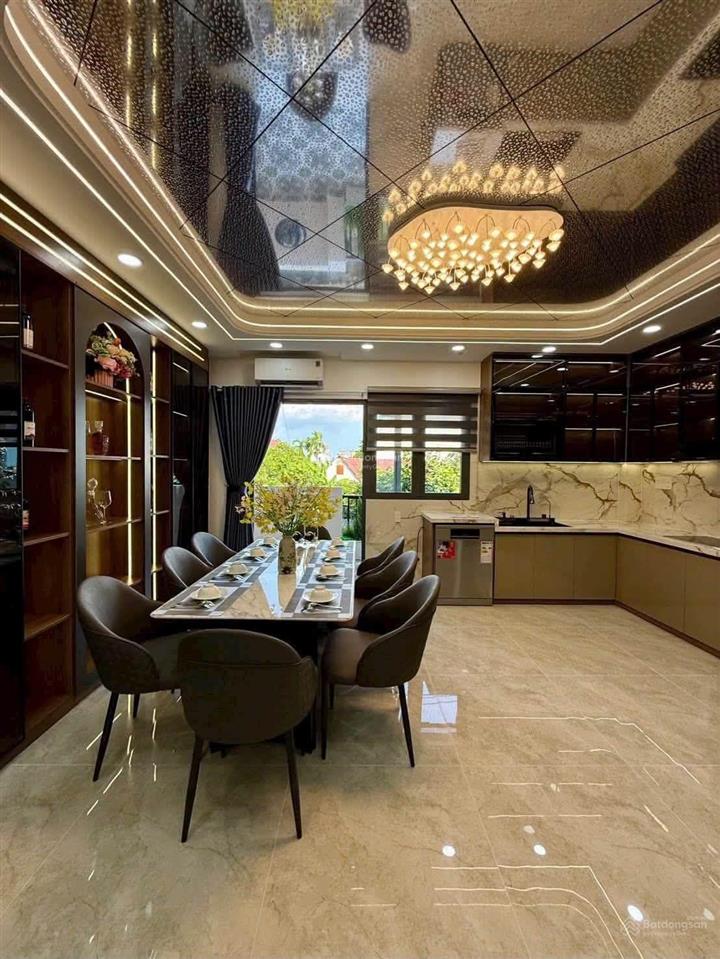 Siêu phẩm đẹp mê 5,5m x 16m. 4 tầng thang máy hẻm 8m thông hà huy giáp. ngay cđ điện lực