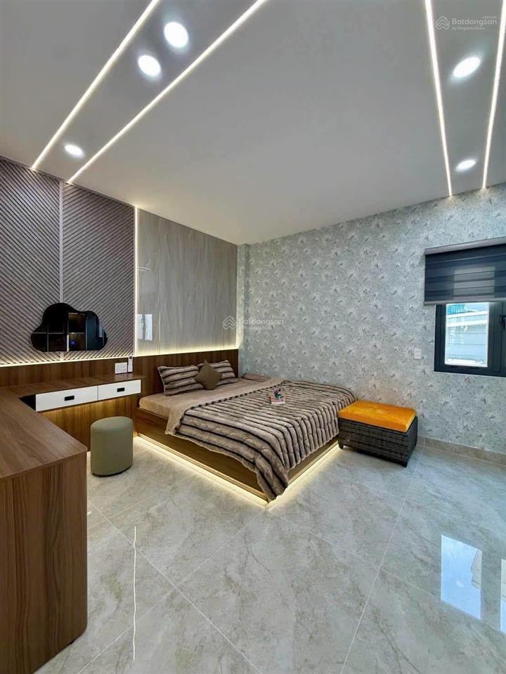 Siêu phẩm đẹp mê 5,5m x 16m. 4 tầng thang máy hẻm 8m thông hà huy giáp. ngay cđ điện lực