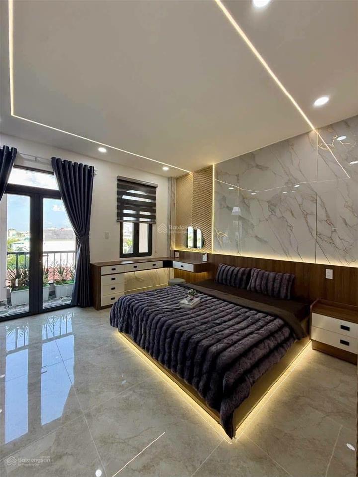 Siêu phẩm đẹp mê 5,5m x 16m. 4 tầng thang máy hẻm 8m thông hà huy giáp. ngay cđ điện lực