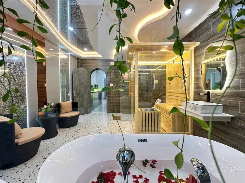 Siêu phẩm luxury 4m x 18m. xây 4 tầng thang máy 1/ hẻm 10m khu vip dương thị mười