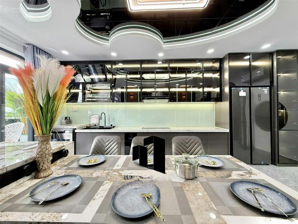 Siêu phẩm luxury 4m x 18m. xây 4 tầng thang máy 1/ hẻm 10m khu vip dương thị mười