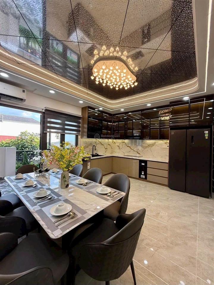 Siêu phẩm đẹp u mê 5,5m x 16m. 4 tầng thang máy. hẻm 8m thông hà huy giáp. ngay cđ điện lực