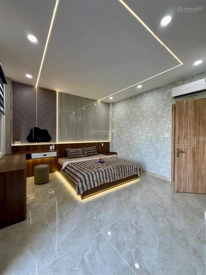 Siêu phẩm đẹp u mê 5,5m x 16m. 4 tầng thang máy. hẻm 8m thông hà huy giáp. ngay cđ điện lực