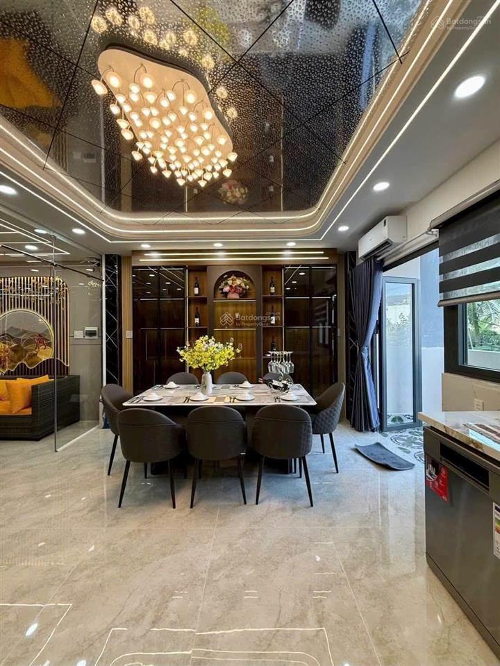 Siêu phẩm đẹp u mê 5,5m x 16m. 4 tầng thang máy. hẻm 8m thông hà huy giáp. ngay cđ điện lực