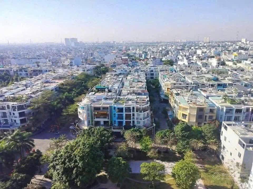 Nhà phố 3 tầng, 7m x 18m. view công viên kdc hiệp thành city