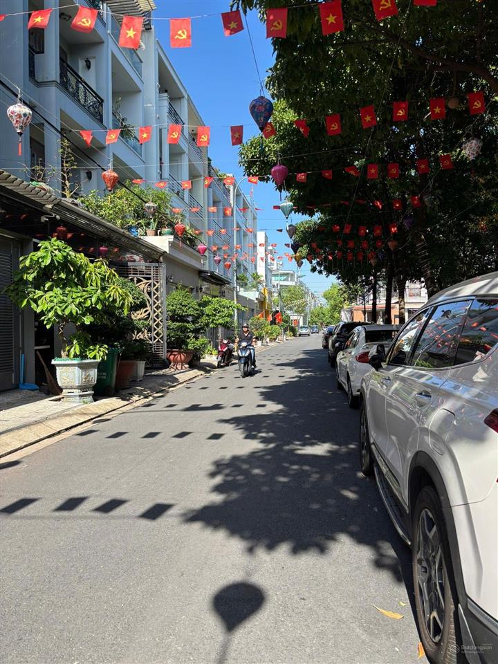 Nhà phố 3 tầng, 7m x 18m. view công viên kdc hiệp thành city