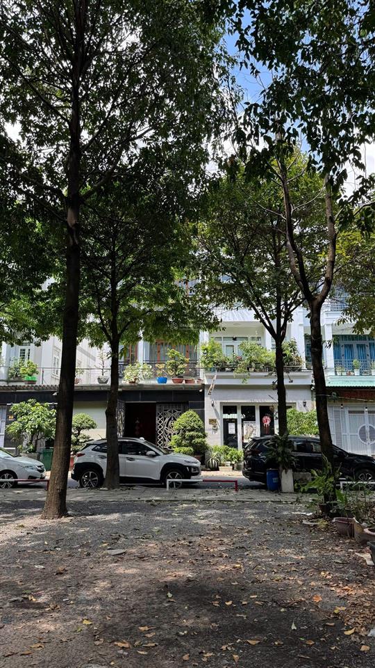 Nhà phố 3 tầng, 7m x 18m. view công viên kdc hiệp thành city