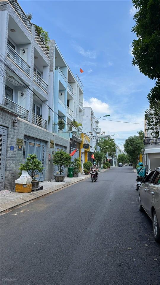 Nhà phố 3 tầng, 7m x 18m. view công viên kdc hiệp thành city