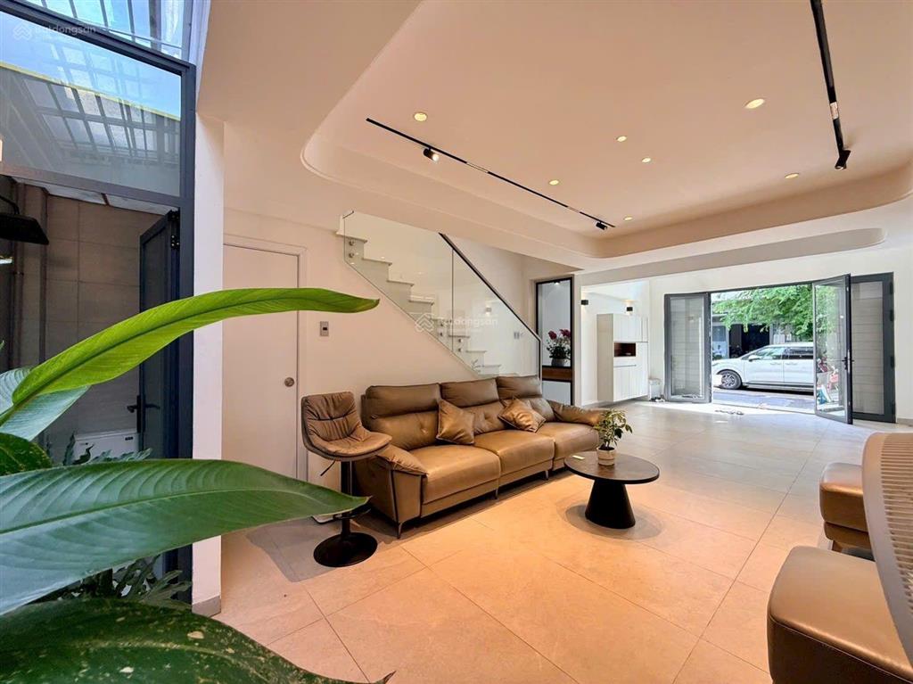 Siêu phẩm 4 tầng đẹp mê có pn master hẻm nhựa 12m khu vip ngay ngã tư ga