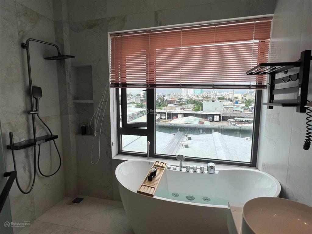 Siêu phẩm 4 tầng đẹp mê có pn master hẻm nhựa 12m khu vip ngay ngã tư ga