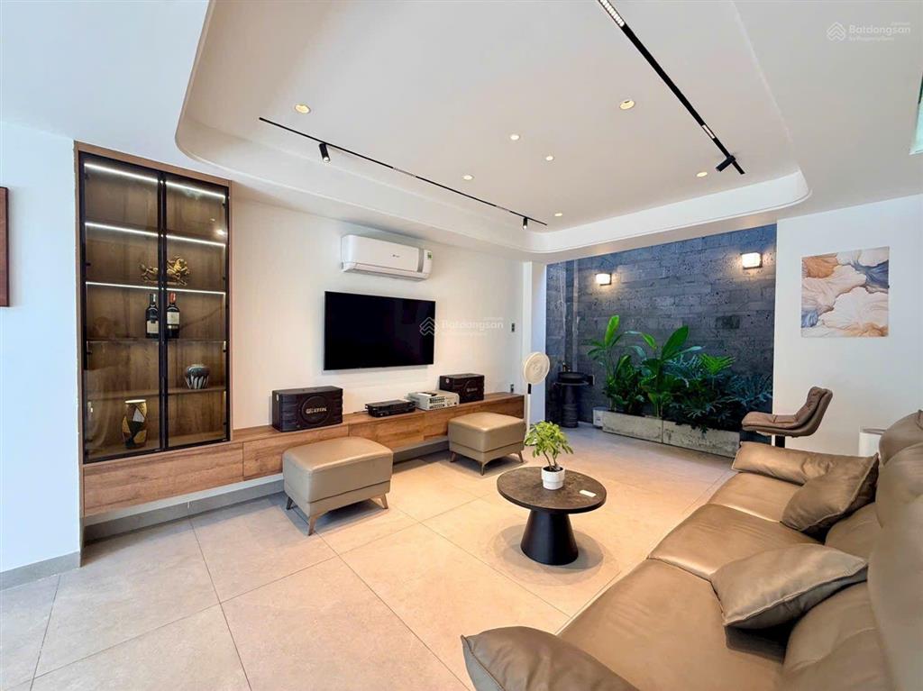 Siêu phẩm 4 tầng đẹp mê có pn master hẻm nhựa 12m khu vip ngay ngã tư ga