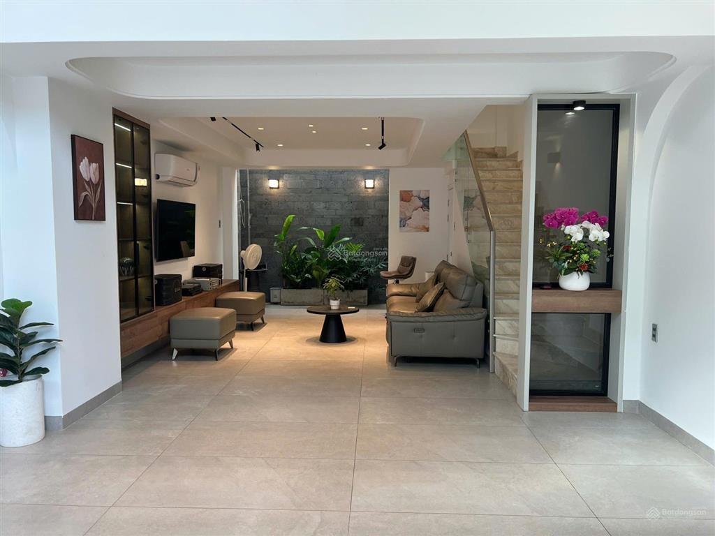 Siêu phẩm 4 tầng đẹp mê có pn master hẻm nhựa 12m khu vip ngay ngã tư ga