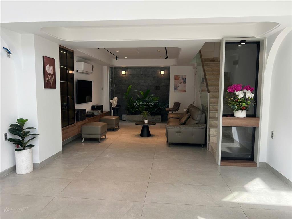 Siêu phẩm 4 tầng đẹp mê có pn master hẻm nhựa 12m khu vip ngay ngã tư ga