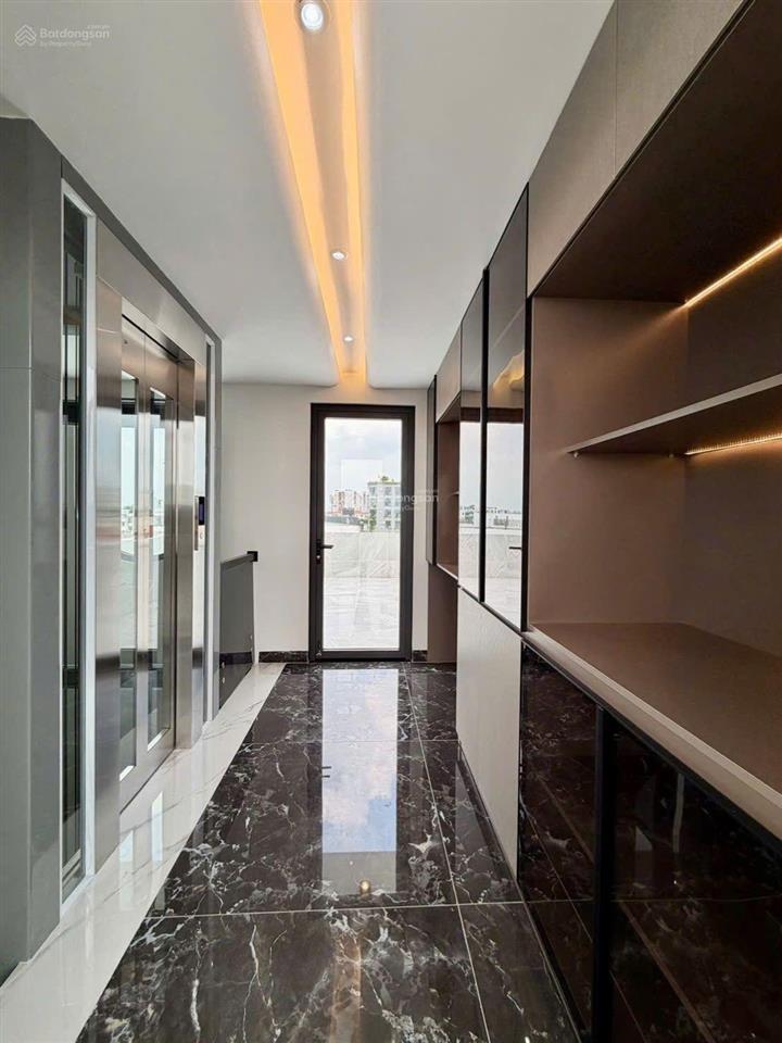 Siêu phẩm ngang 5m đẹp mê, 5 tầng thang máy pn master hẻm 12m ngay khu biệt thự hà đô lê thị riêng
