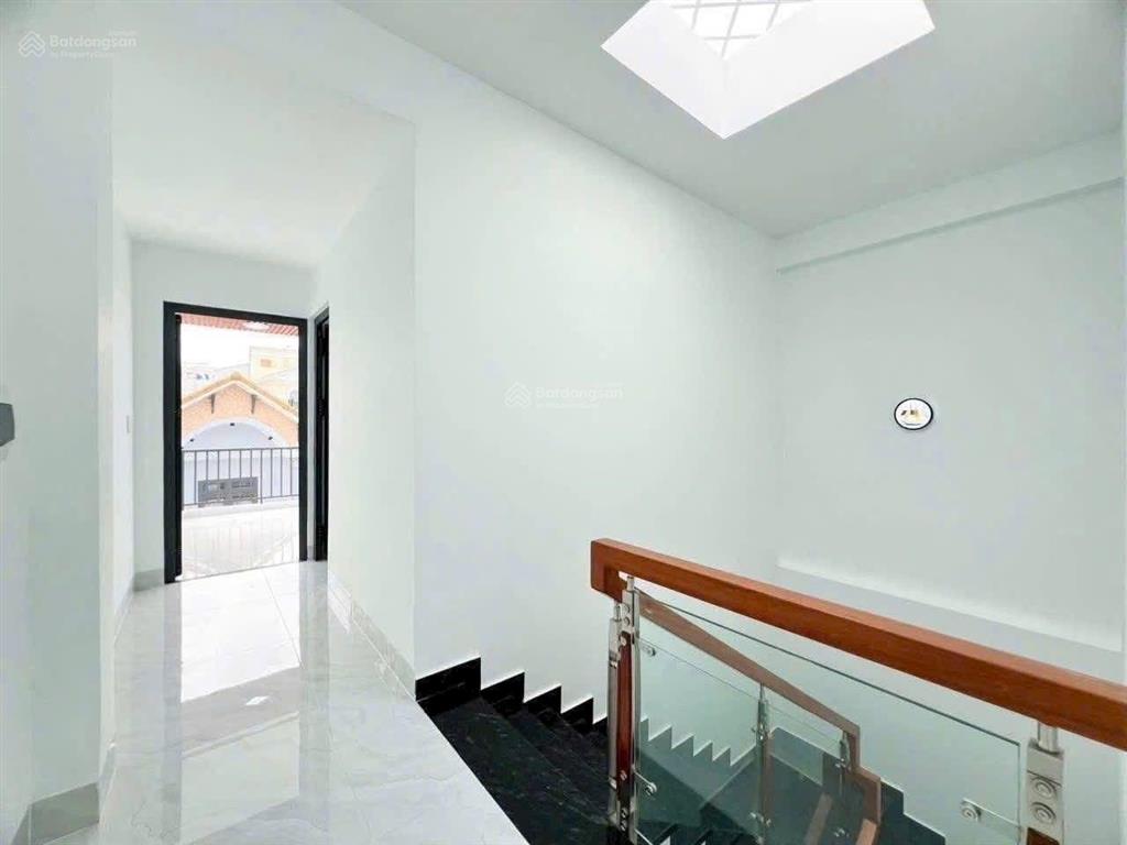 Nhà phố 3 tầng 5m x 15m hẻm xe hơi đường lê văn khương. tặng nội thất