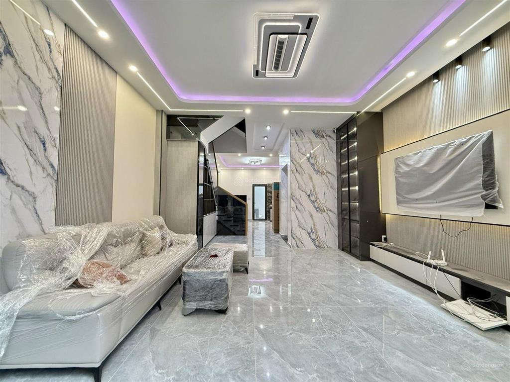 Siêu phẩm 5m x 22m. 3 tầng có thang máy. góc 2mt nhựa 8m thông 1/ lê văn khương