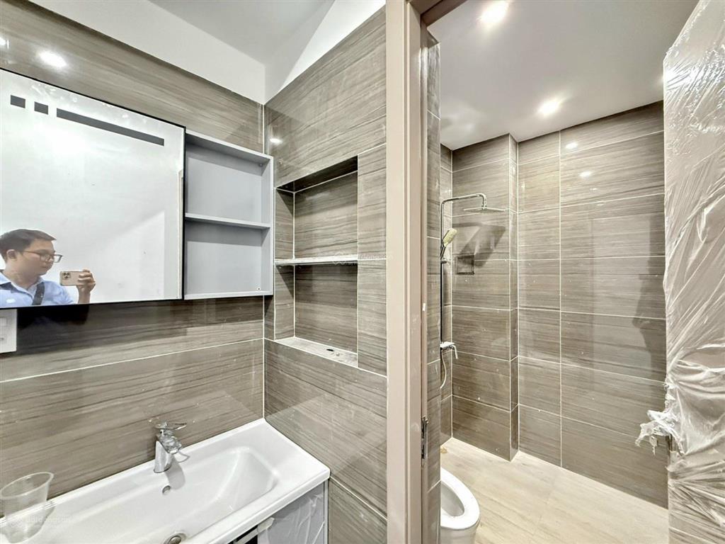 Siêu phẩm 5m x 22m. 3 tầng có thang máy. góc 2mt nhựa 8m thông 1/ lê văn khương