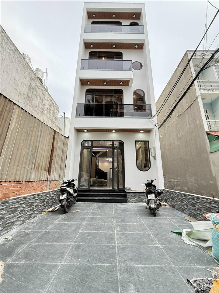 Siêu phẩm 5m x 22m. 3 tầng có thang máy. góc 2mt nhựa 8m thông 1/ lê văn khương