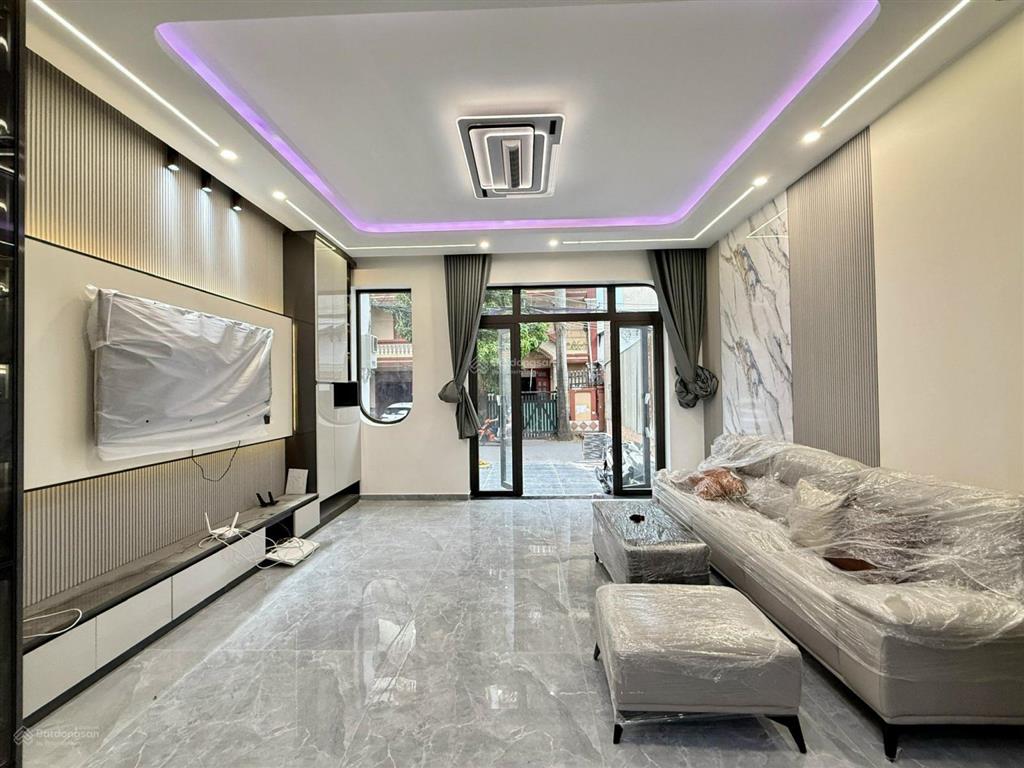 Siêu phẩm 5m x 22m. 3 tầng có thang máy. góc 2mt nhựa 8m thông 1/ lê văn khương