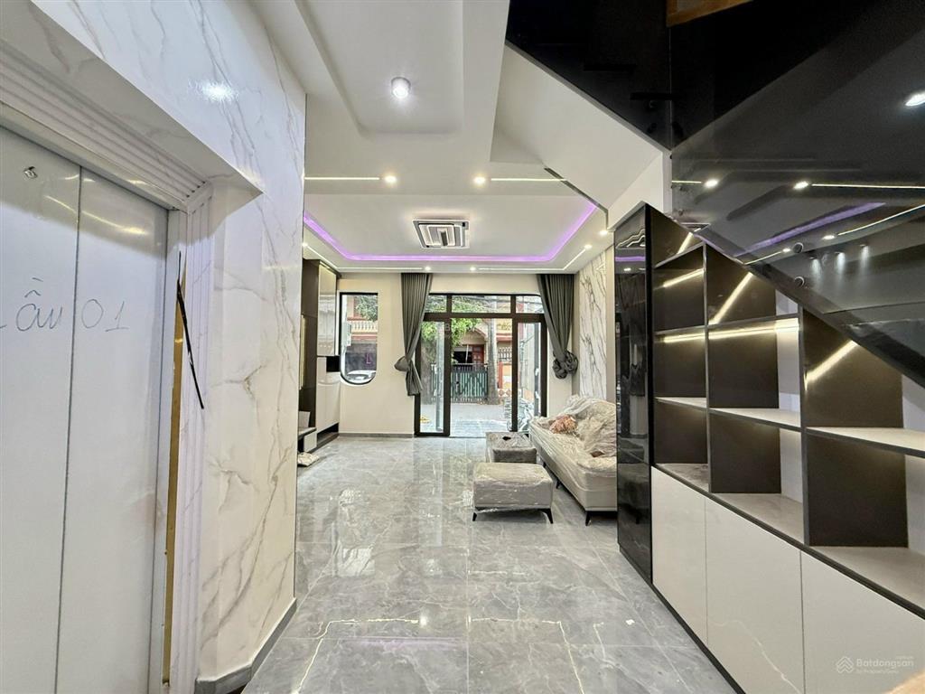 Siêu phẩm 5m x 22m. 3 tầng có thang máy. góc 2mt nhựa 8m thông 1/ lê văn khương