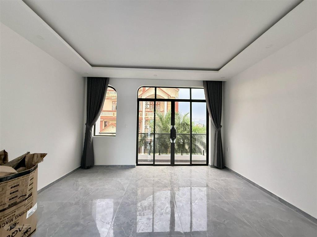 Siêu phẩm 5m x 22m. 3 tầng có thang máy. góc 2mt nhựa 8m thông 1/ lê văn khương