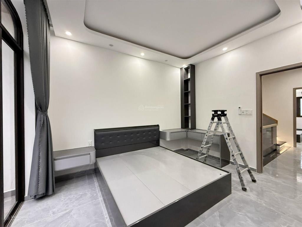 Siêu phẩm 5m x 22m. 3 tầng có thang máy. góc 2mt nhựa 8m thông 1/ lê văn khương