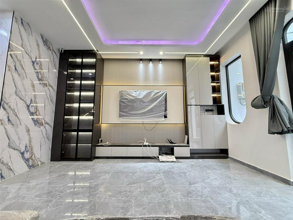 Siêu phẩm 5m x 22m. 3 tầng có thang máy. góc 2mt nhựa 8m thông 1/ lê văn khương