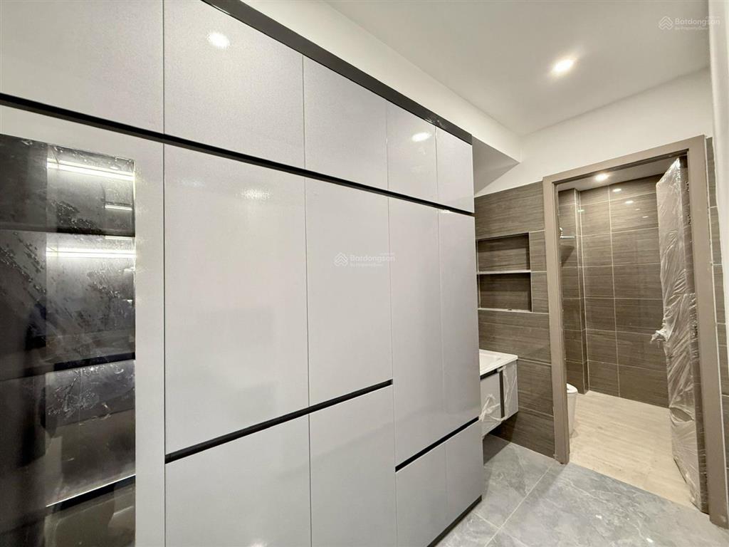 Siêu phẩm 5m x 22m. 3 tầng có thang máy. góc 2mt nhựa 8m thông 1/ lê văn khương