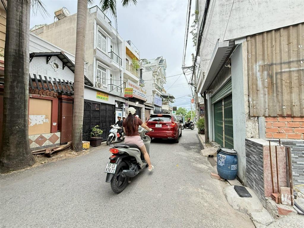 Siêu phẩm 5m x 22m. 3 tầng có thang máy. góc 2mt nhựa 8m thông 1/ lê văn khương