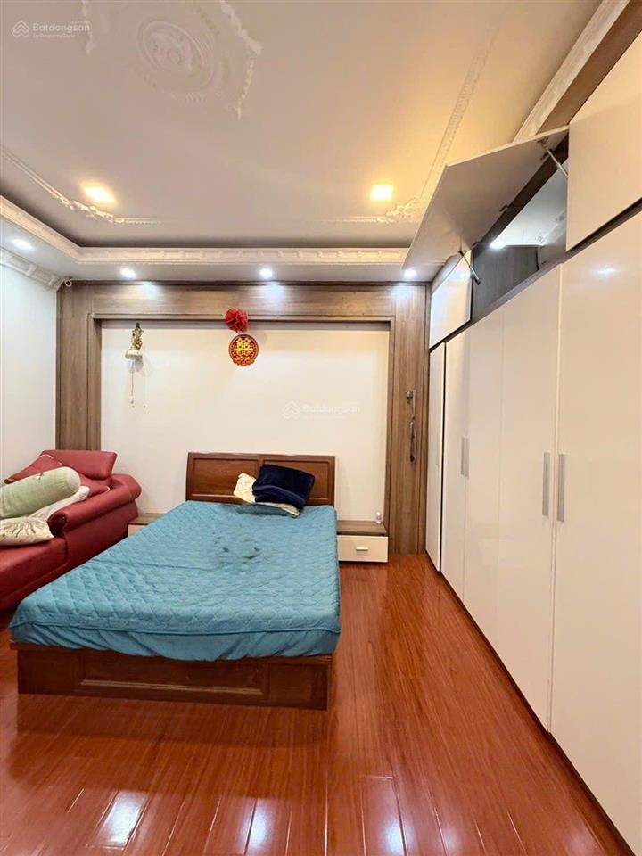 Biệt thự đẹp 200m2, hầm 3 lầu, thang máy, view công viên khu biệt thự lê thị riêng