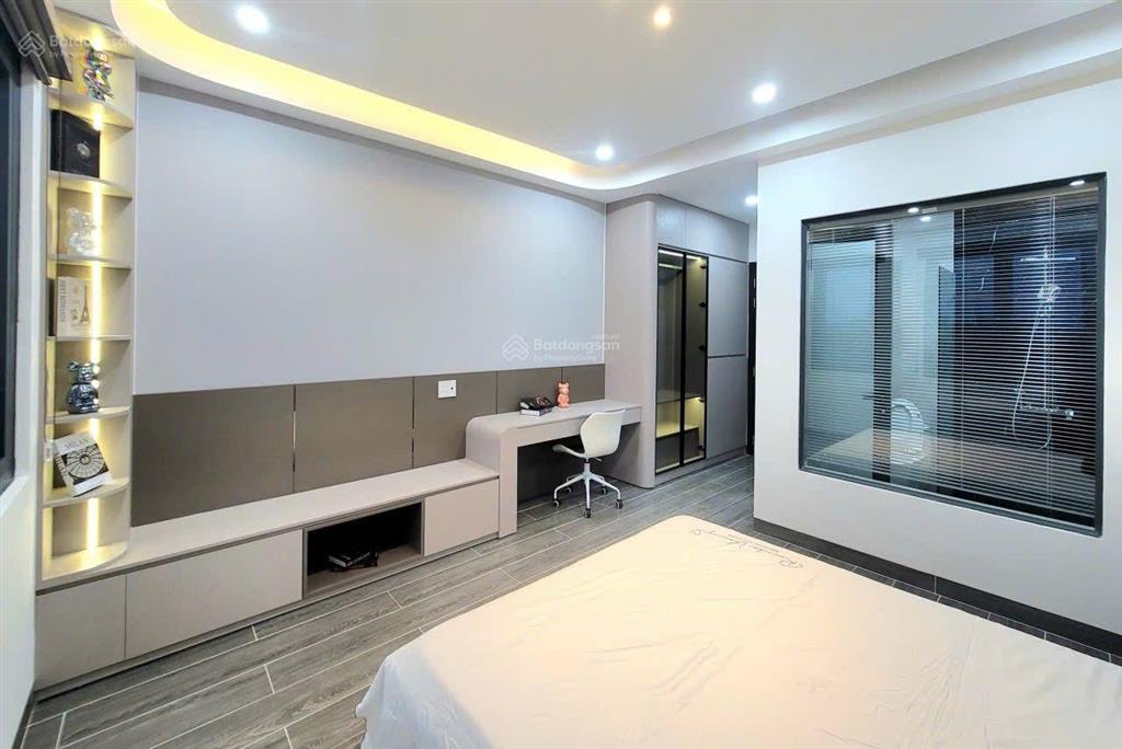 Siêu phẩm 5 tầng thang máy đẹp mê có pn master. ngay ngã tư ga, thạnh lộc