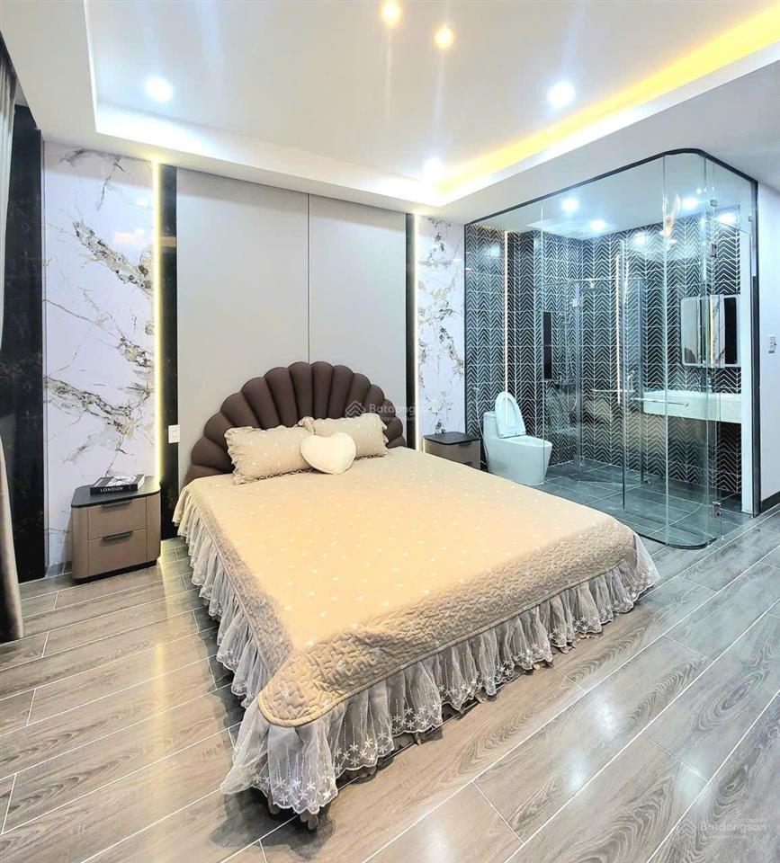 Siêu phẩm 5 tầng thang máy đẹp mê có pn master. ngay ngã tư ga, thạnh lộc
