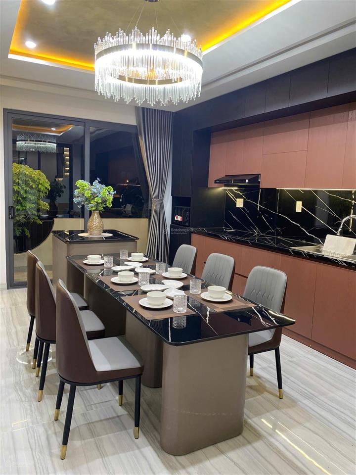 Siêu phẩm 5 tầng thang máy đẹp mê có pn master. ngay ngã tư ga, thạnh lộc