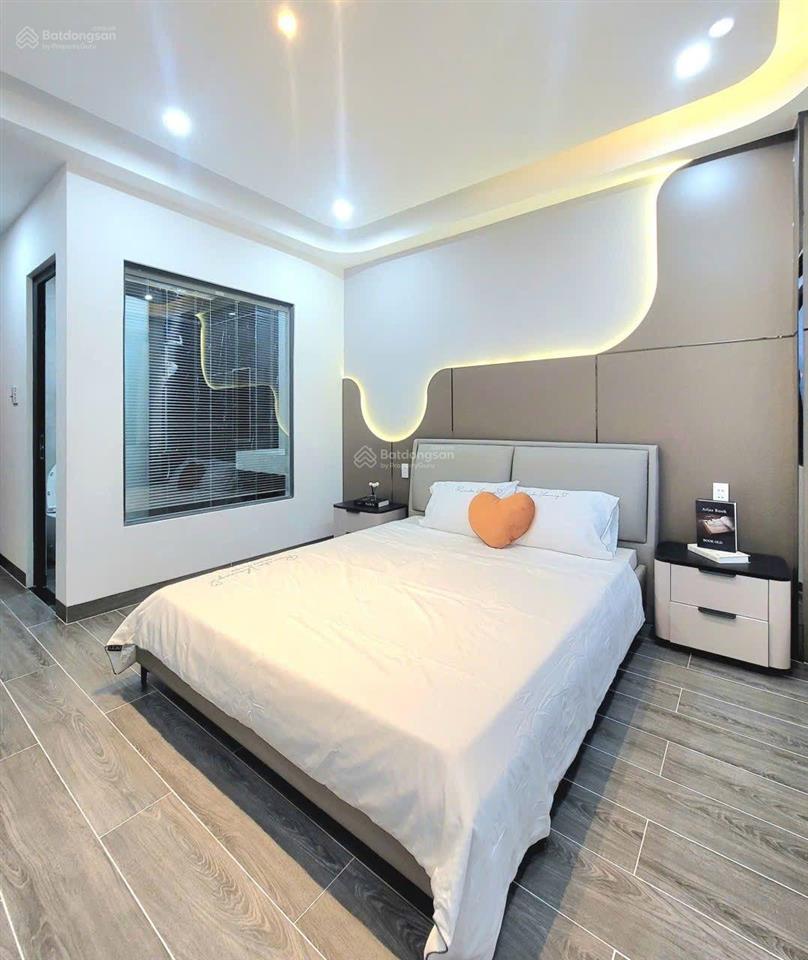 Siêu phẩm 5 tầng thang máy đẹp mê có pn master. ngay ngã tư ga, thạnh lộc