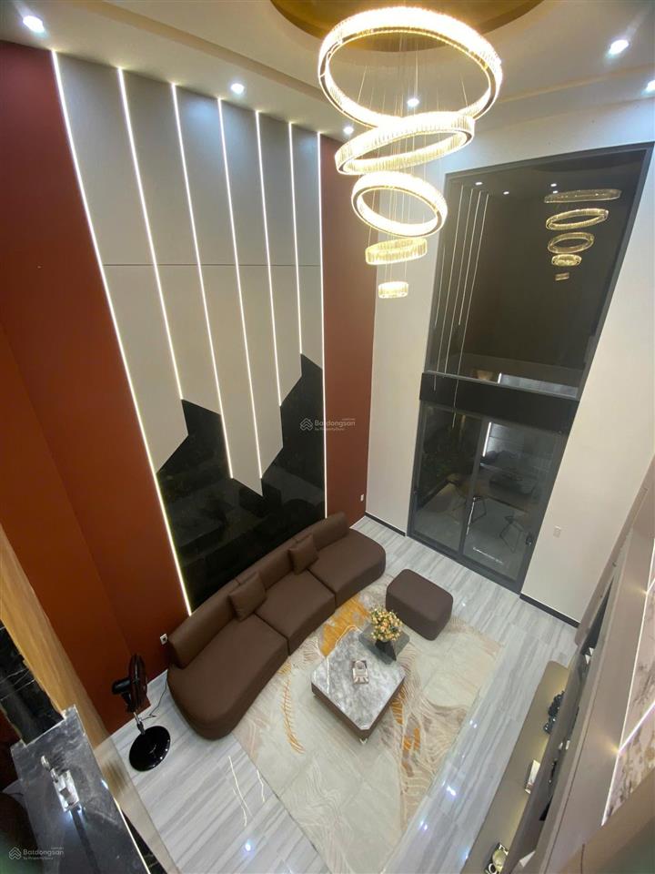 Siêu phẩm 5 tầng thang máy đẹp mê có pn master. ngay ngã tư ga, thạnh lộc