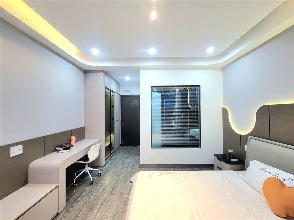 Siêu phẩm 5 tầng thang máy đẹp mê có pn master. ngay ngã tư ga, thạnh lộc
