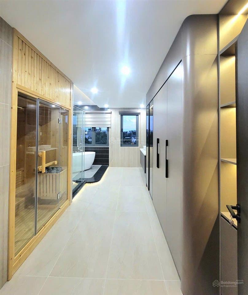 Siêu phẩm 5 tầng thang máy đẹp mê có pn master. ngay ngã tư ga, thạnh lộc