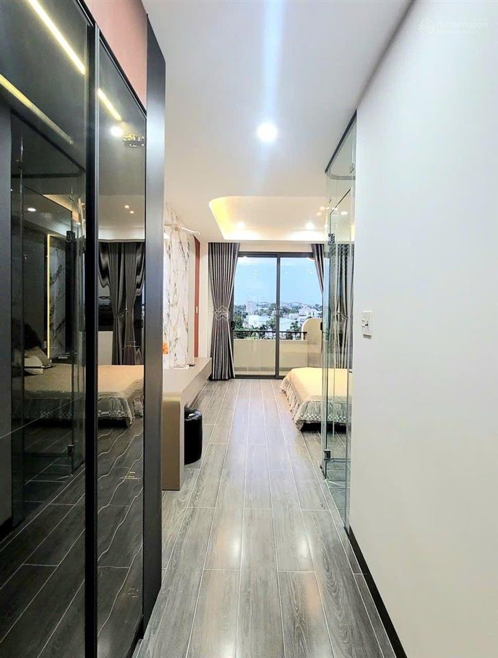 Siêu phẩm 5 tầng thang máy đẹp mê có pn master. ngay ngã tư ga, thạnh lộc