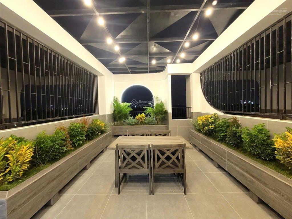 Siêu phẩm 5 tầng thang máy đẹp mê có pn master. ngay ngã tư ga, thạnh lộc