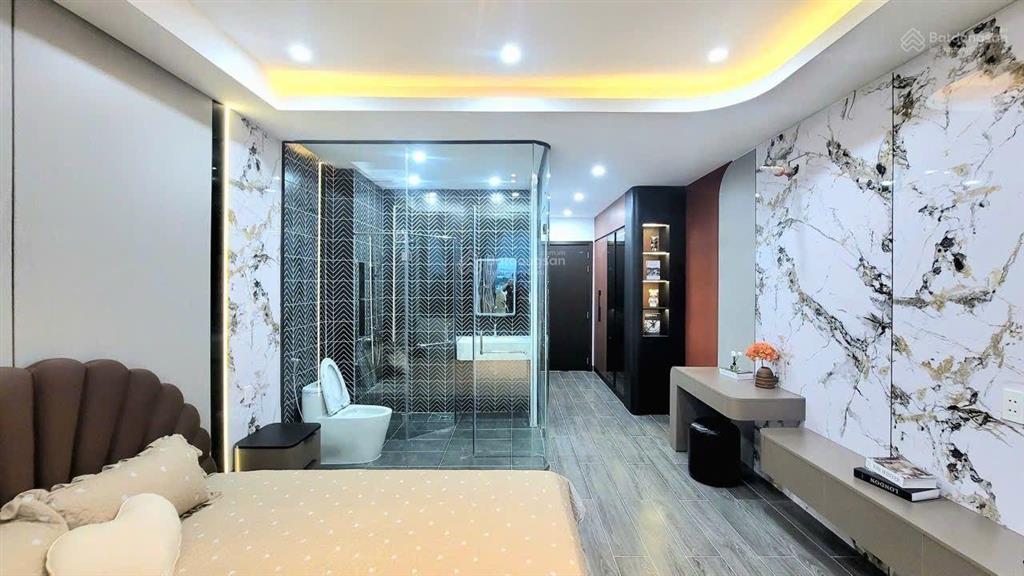 Siêu phẩm 5 tầng thang máy đẹp mê có pn master. ngay ngã tư ga, thạnh lộc
