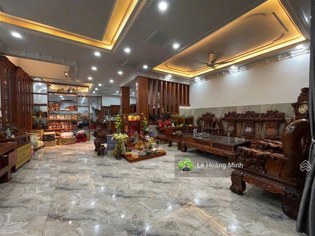 Biệt thự sân vườn 8m x 30m. 4 tầng hẻm 10m trung mỹ tây q12